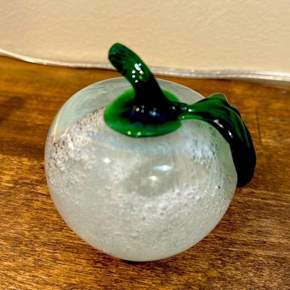 Clear Hand Blown Art Glass Apple Paperweight Bubbles Green Applied Stem & Leaf - Picture 1 of 4